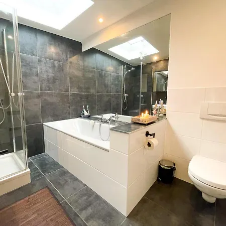 Ginius Homes- Penthouse Dueren شقة