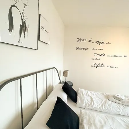 Ginius Homes- Penthouse Dueren شقة *